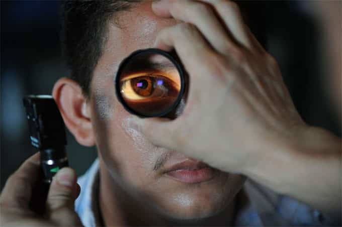 optometrist-doctor-patient-eye-exam-examination